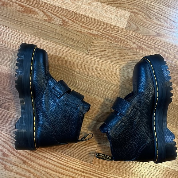 Dr Martens Devon Heart Leather Platform Boots Size 7 NEW - Picture 9 of 16